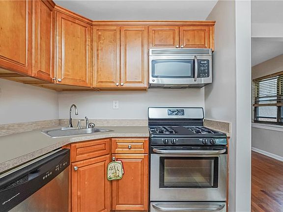 8889 Bay 16th St #3B, Brooklyn, NY 11214 | Zillow