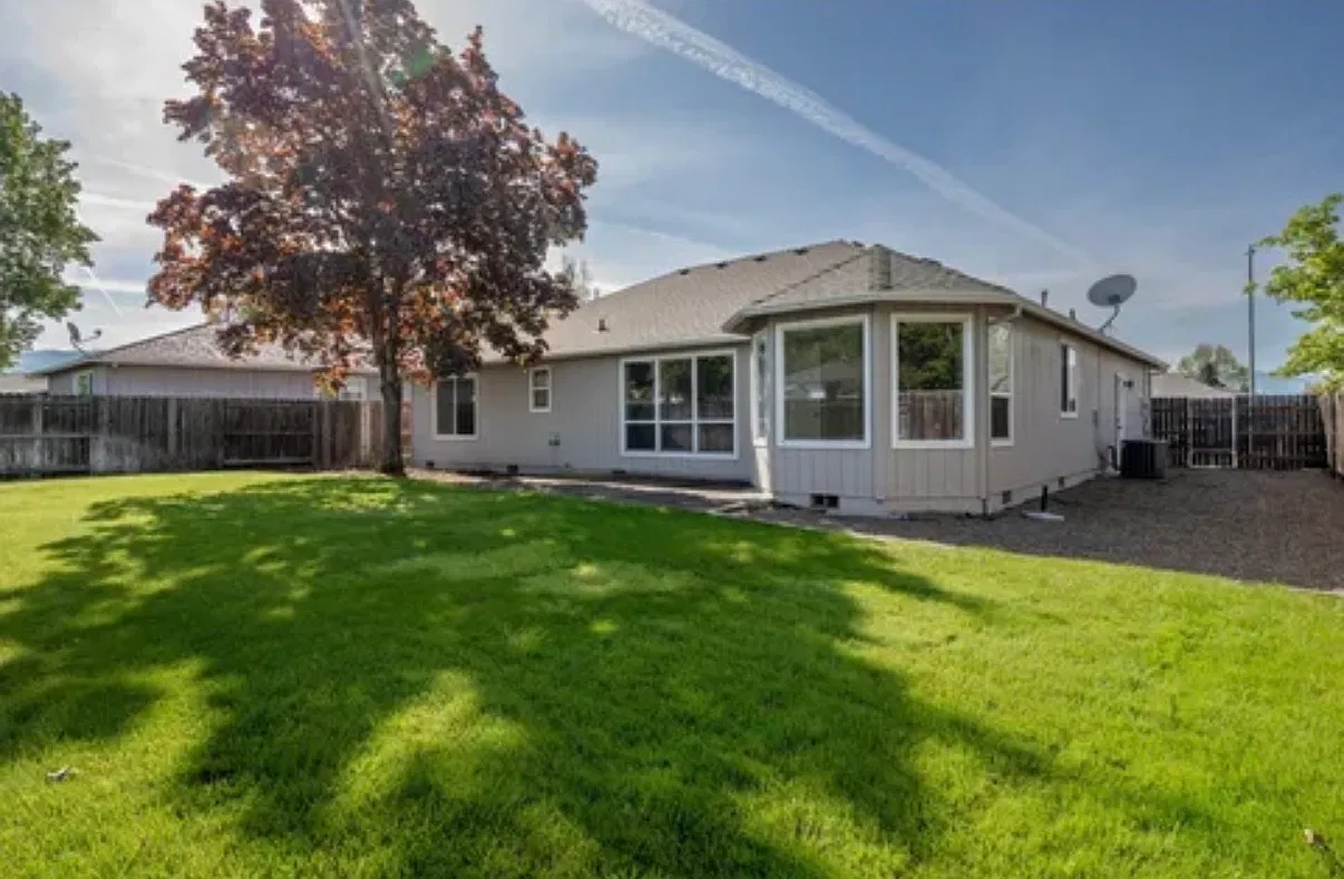 1621 Hollyhock Drive - 1 — Photo 4