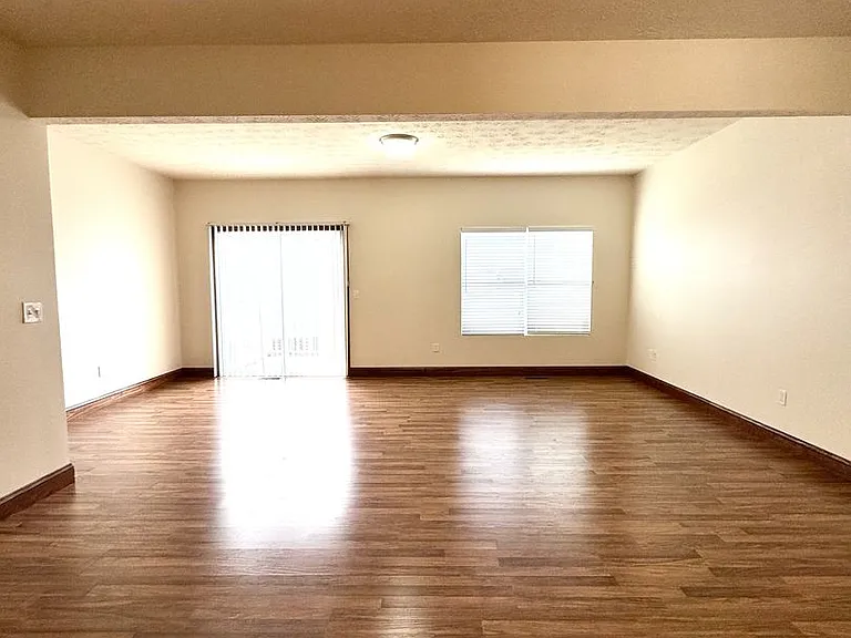 Eagle View Luxury Apartments — Photo 178