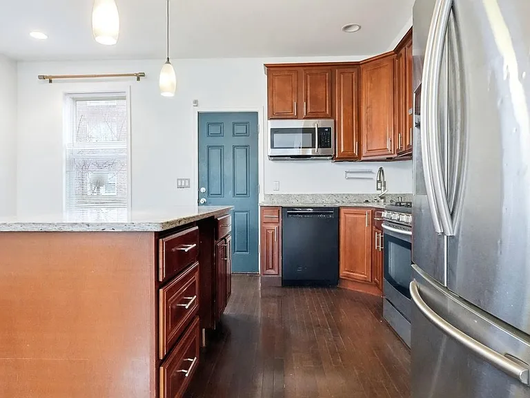 2302 Mount Royal Ter — Photo 35