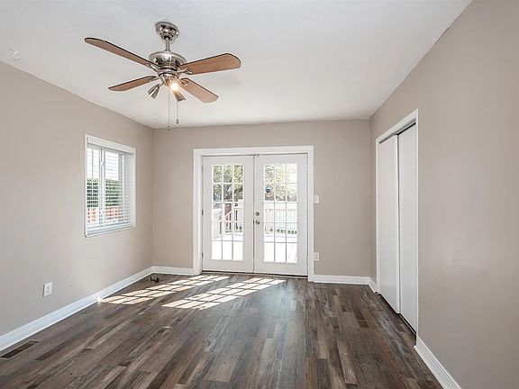 3rd image of 578 Rosemont Ave #1