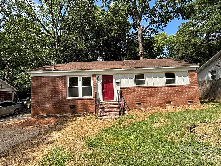 2627 Dora Dr — Photo 4