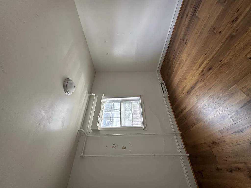 1031 Spruce St — Photo 3