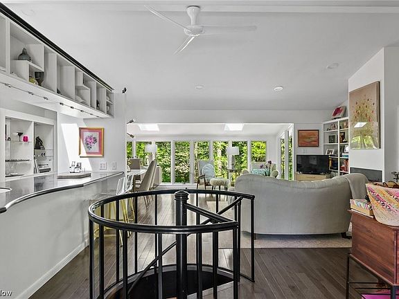 5th image of 108 Merryhill St