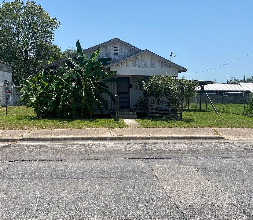 1st image of 705 E North St