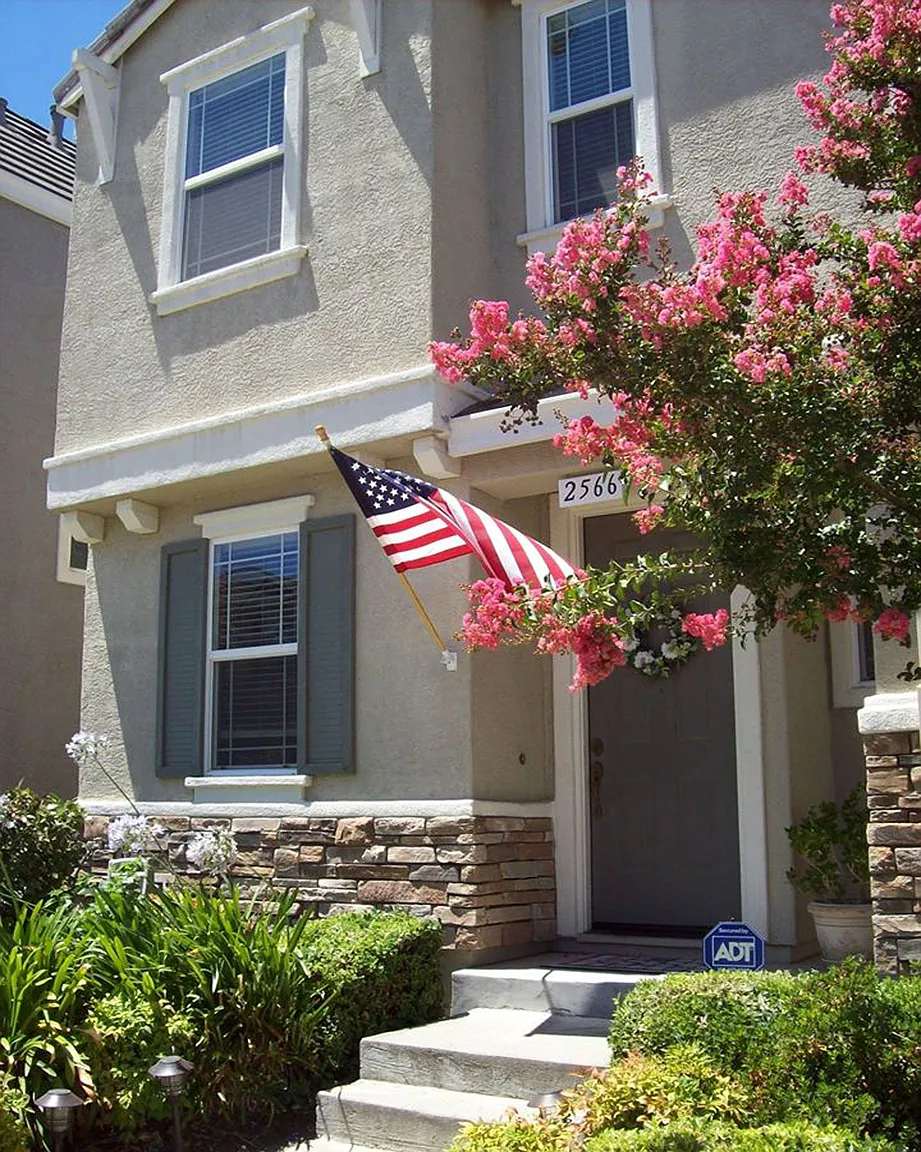 2566 Aimonetti Ave photo 1