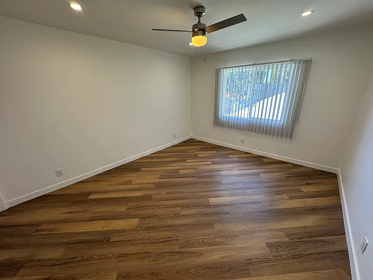 5447 Russell Ave #16 — Photo 13