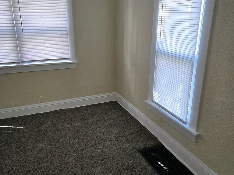 553 Bratnober St — Photo 13