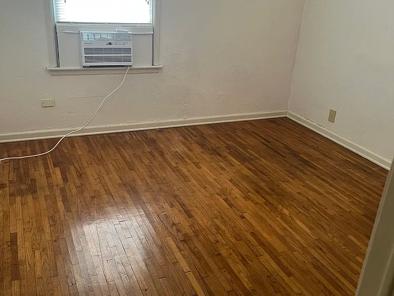 933 E 37th St S #1 — Photo 10