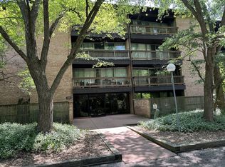 5600 Hillcrest Ln, Lisle, IL 60532