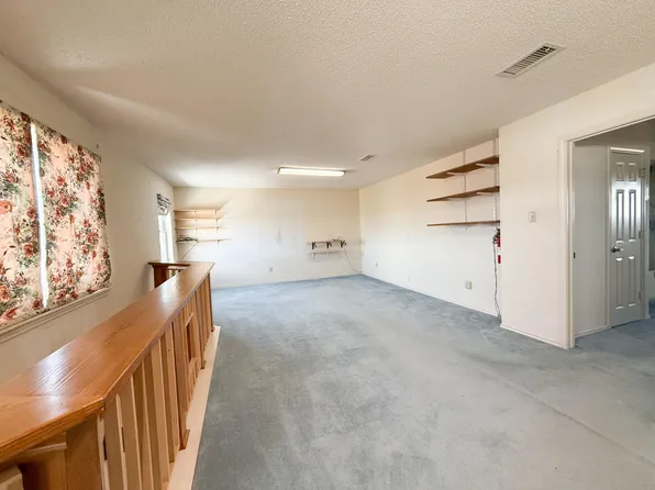 407 Kennedy St, Smyer, TX 79367