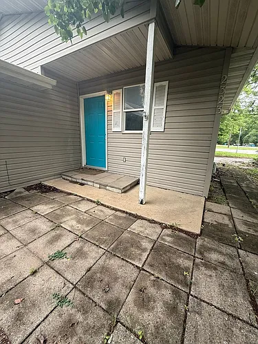 2323 E Division St Photo 1