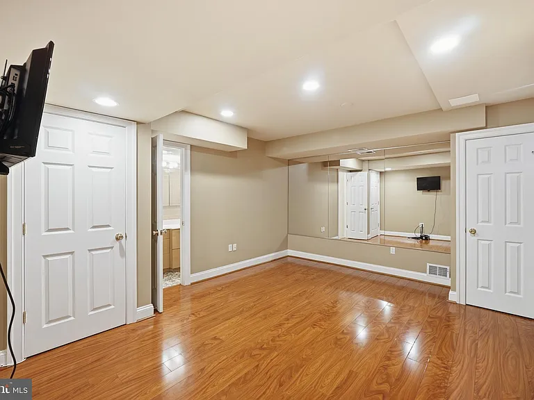 9904 Hall Rd — Photo 28