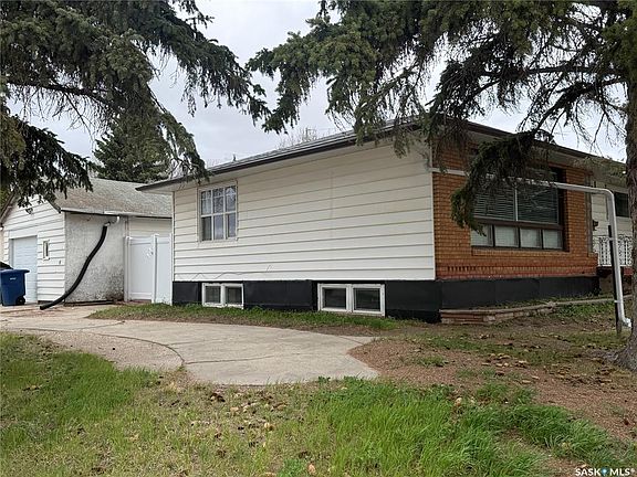 5th image of 1018 11th AVENUE NW