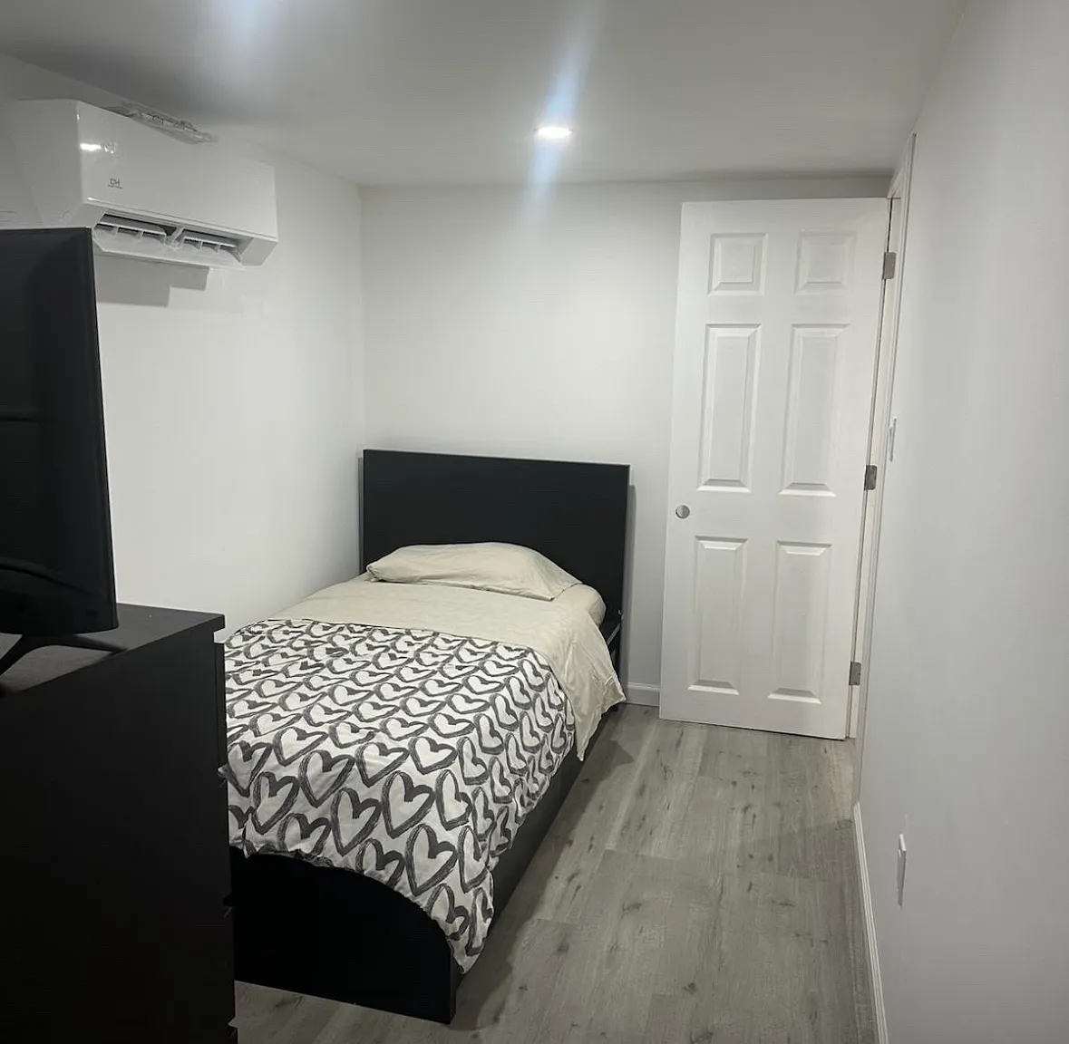 3 bed, $950 — Photo 1