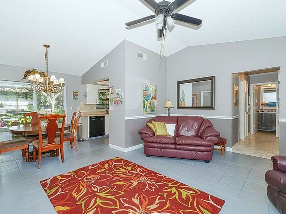 4th image of 1121 Deer Hollow Blvd