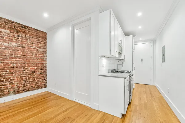 Rented by Nooklyn NYC LLC | media 12
