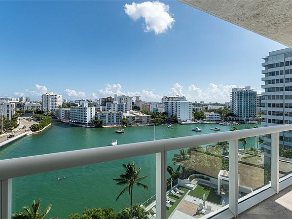 2nd image of 10 Venetian Way APT 905