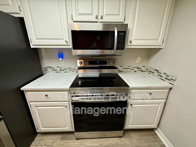 7665 Jana Ln S — Photo 4