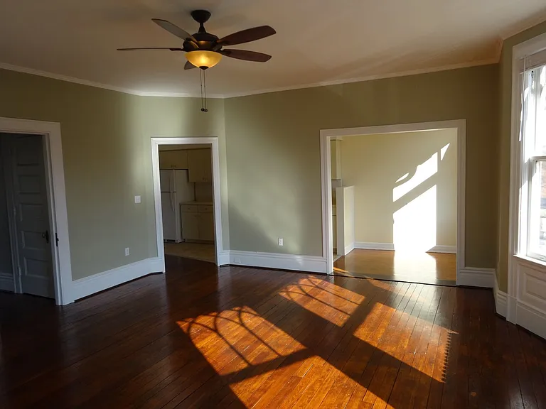 220 Graham St — Photo 4