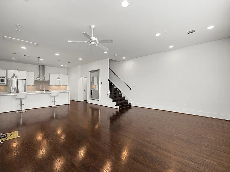 1808 Oakdale St — Photo 9
