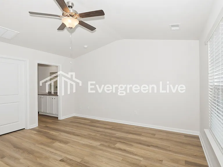 2262 Courtina Way — Photo 3