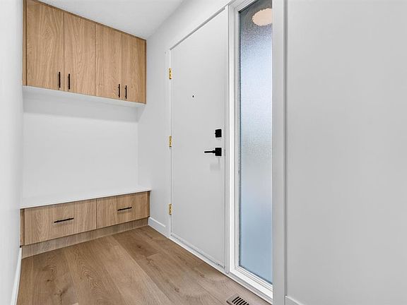 3rd image of 5340 N 17th Ave SW #905
