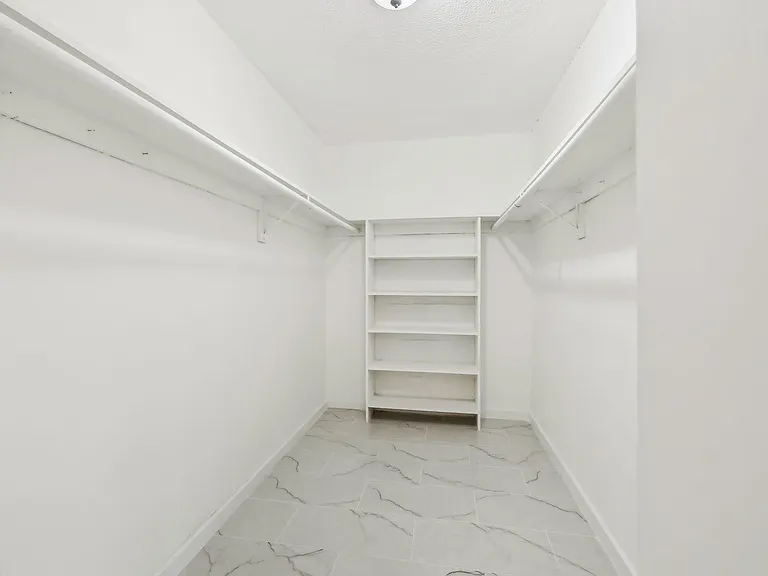 The Oaks Apartments — Photo 88
