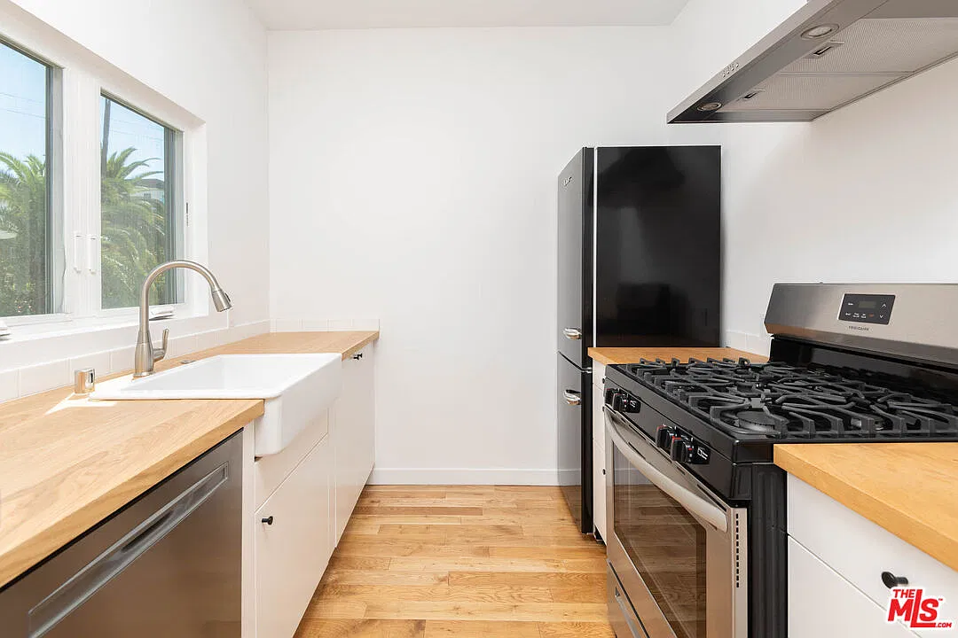 3700 W Sunset Blvd — Photo 2