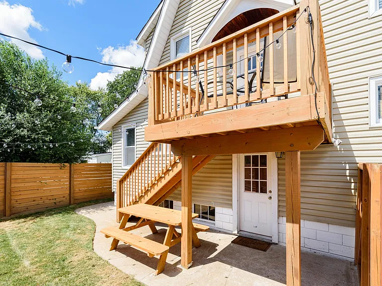 1509 W Clark St — Photo 43