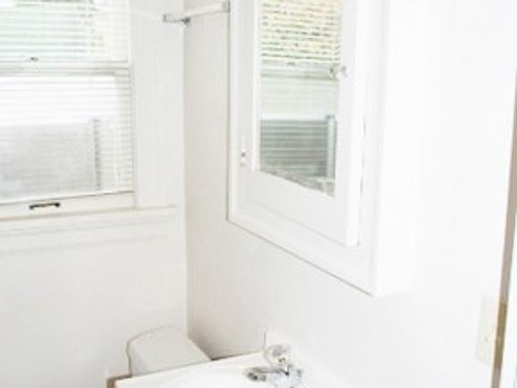 5th image of 2257 NE 53rd St #12