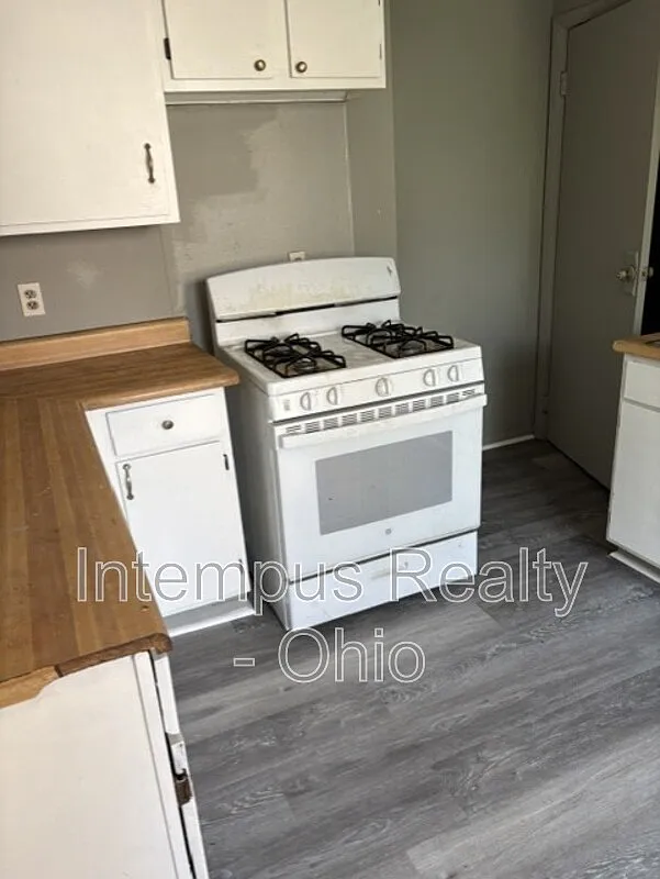 3 bed, 1.0 bath, $850 — Photo 3