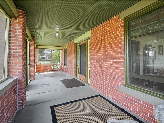 5th image of 204 S Chicago Ave