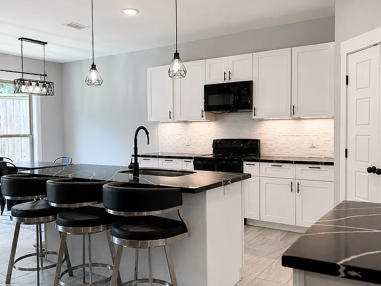 727 Cove Pl — Photo 9