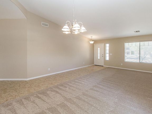 3rd image of 825 E Settlers Trl