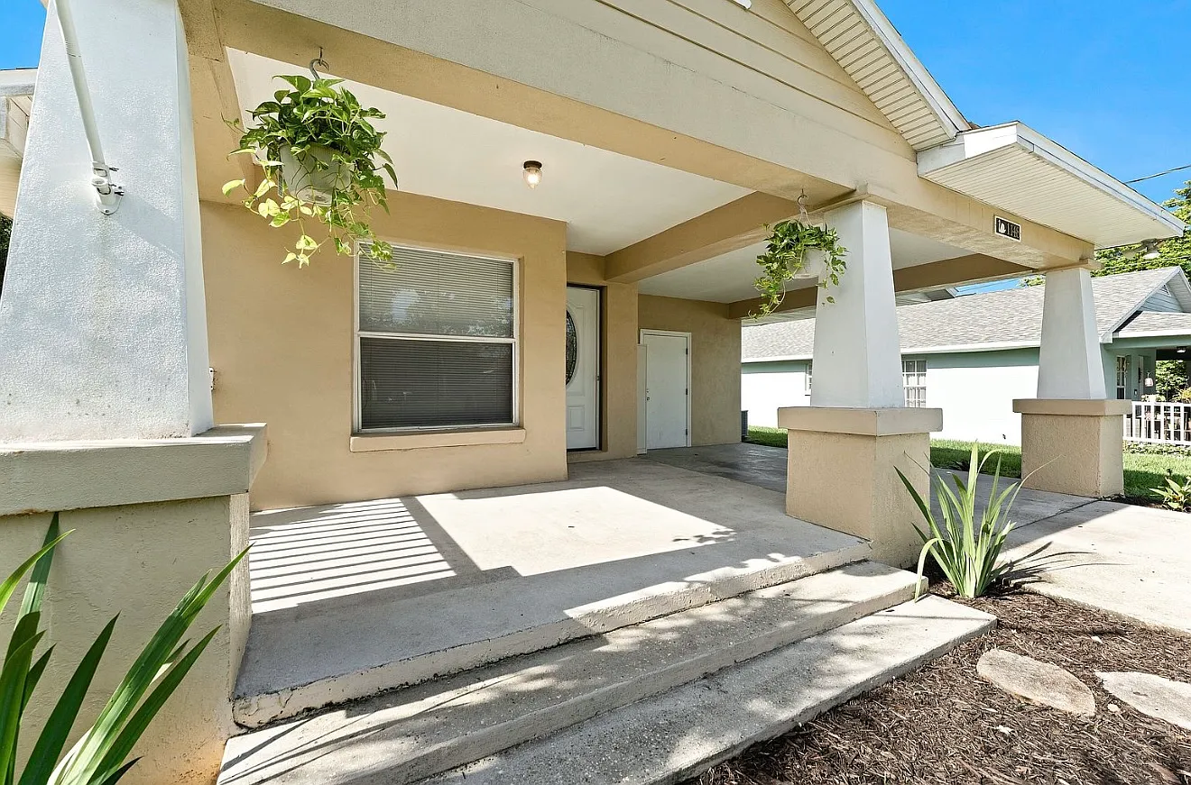 1148 Ruby St — Photo 3