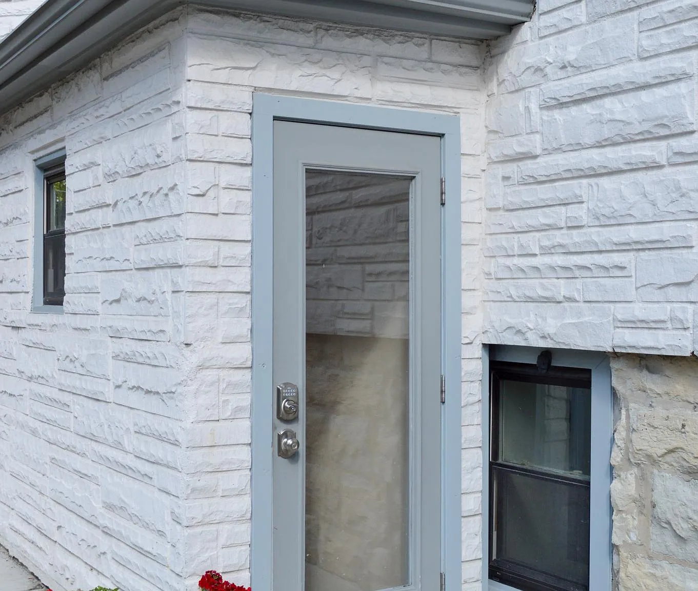 3 bed, $2,400 — Photo 2