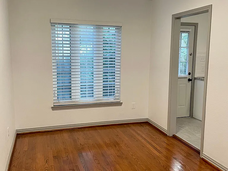 4017 Prescott Ave — Photo 2