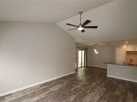 3rd image of 822 Russet Valley Dr