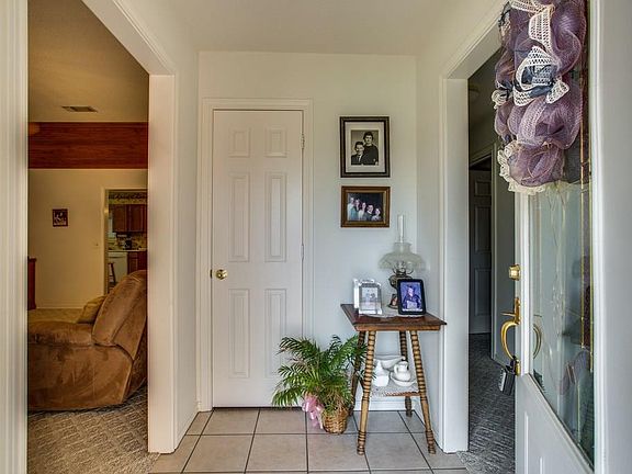 4th image of 2127 N Village Dr
