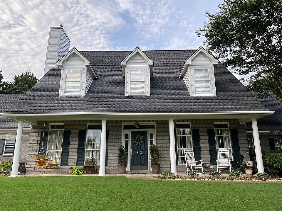 1st image of 810 Maplewood Dr