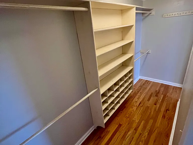 Walk-in Closet (Master)