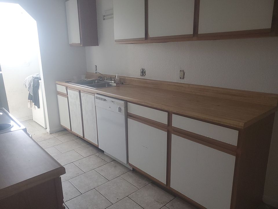 Plenty of counter and cabinet space.