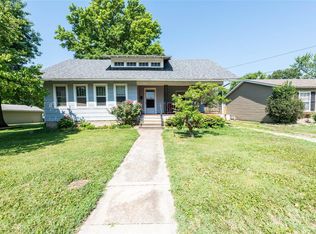 611 S Main St, Troy, IL 62294