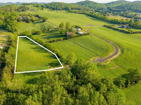 3016 Blythe Meadow Ln, Arrington, TN 37014