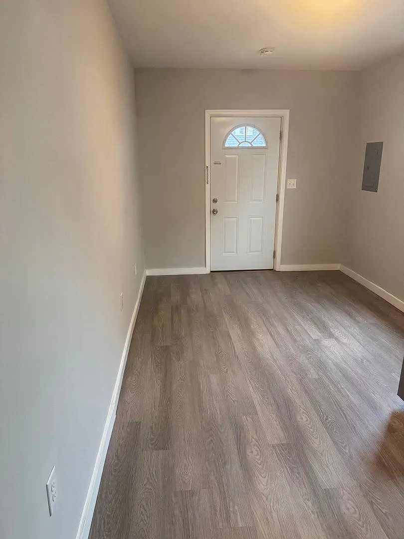 52 E Washington Ave — Photo 4