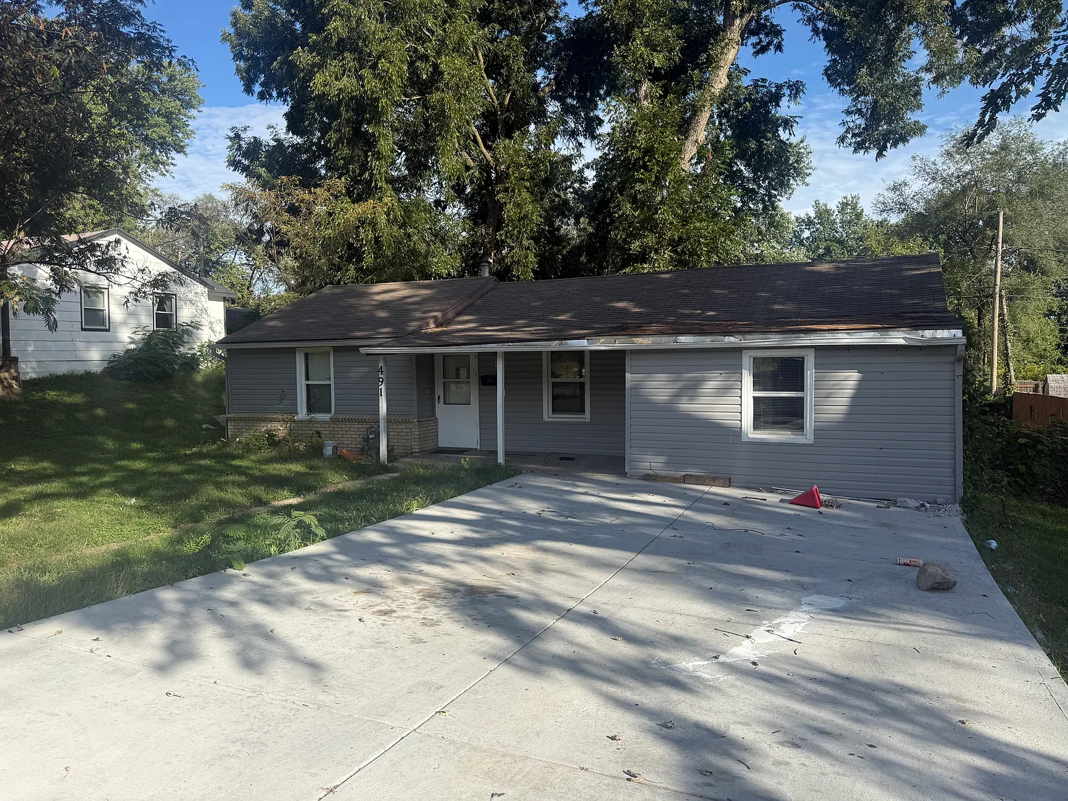 3 bed, 1042 sqft, $1,595 — Photo 1