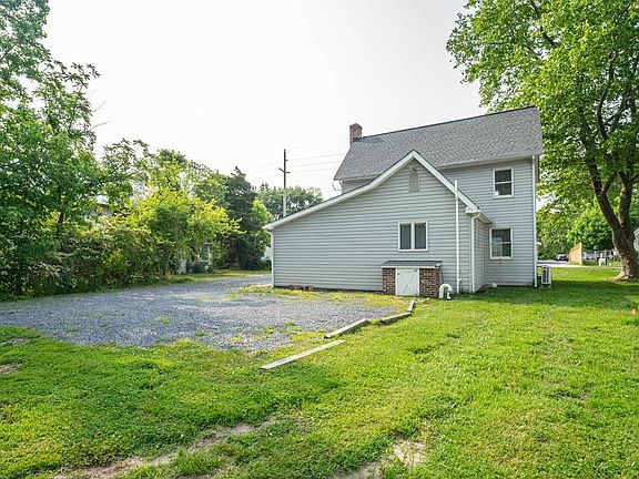5th image of 4221 Main St