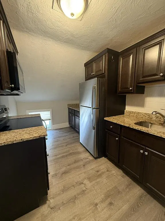 324 Tuttle St — Photo 1