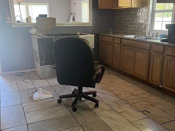 5th image of 3205 Carter Blvd E